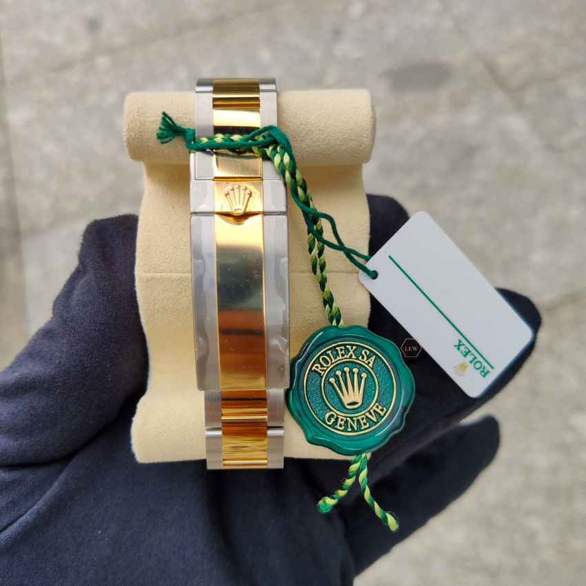 ROLEX 'SUBMARINER DATE' 40MM '116613LB-0005'